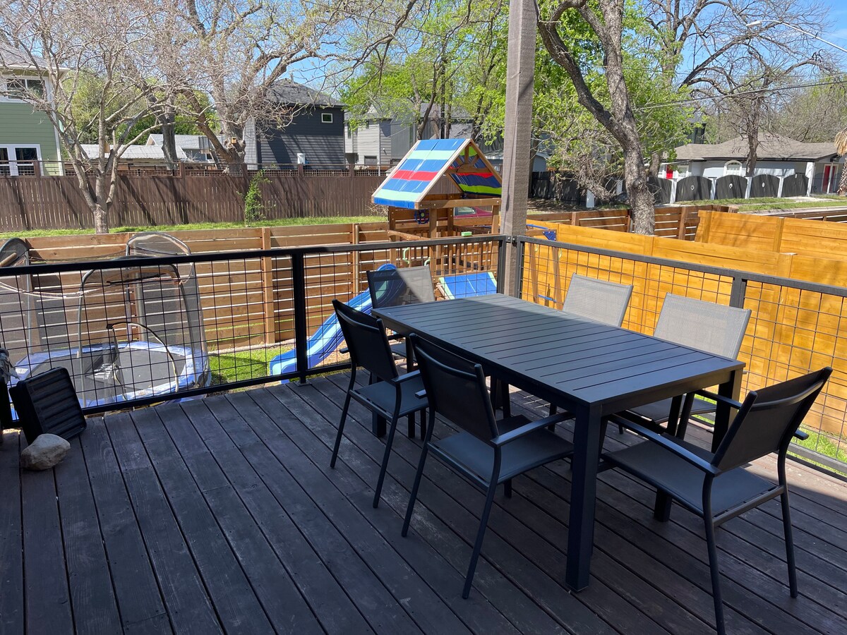 Kids & pets friendly, walk everywhere!