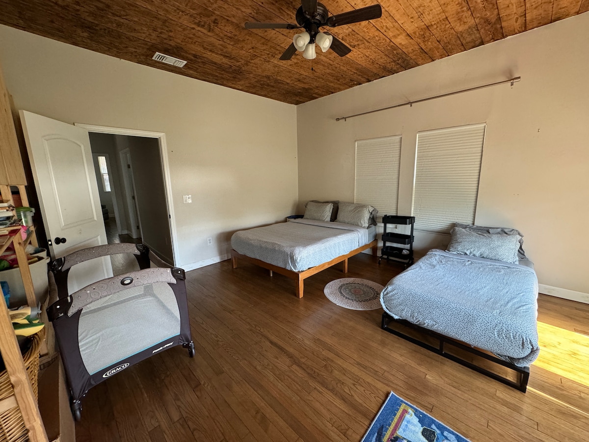 Kids & pets friendly, walk everywhere!