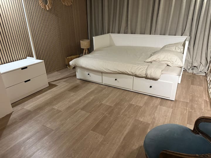 საძინებელი 4