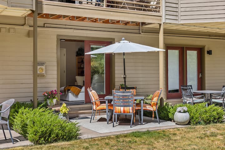 Western Way | Patio Facing Mountains & River - Telluride