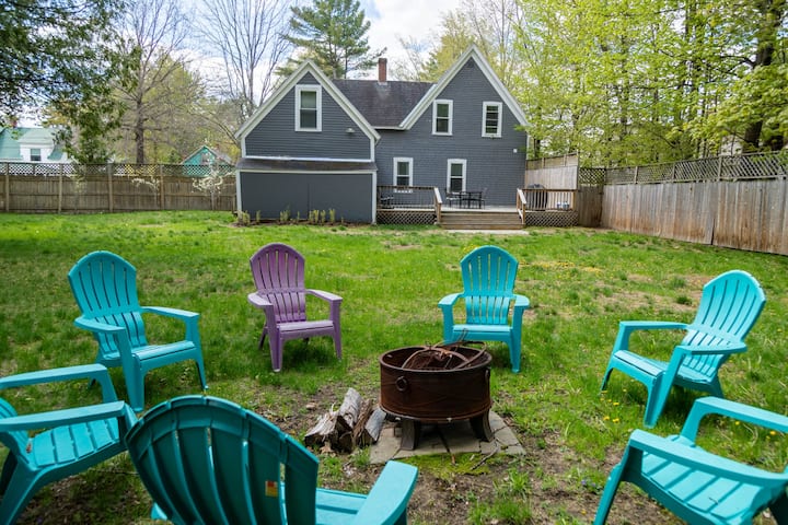 Home With Lots Of Character, Walk To Village With A Fenced In Yard. - North Conway, NH