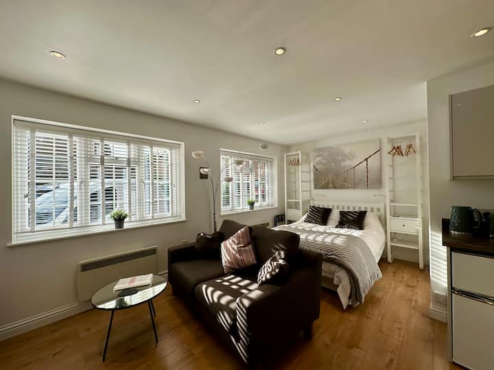 Modern Studio Apartment In Warfield, Bracknell - Bracknell