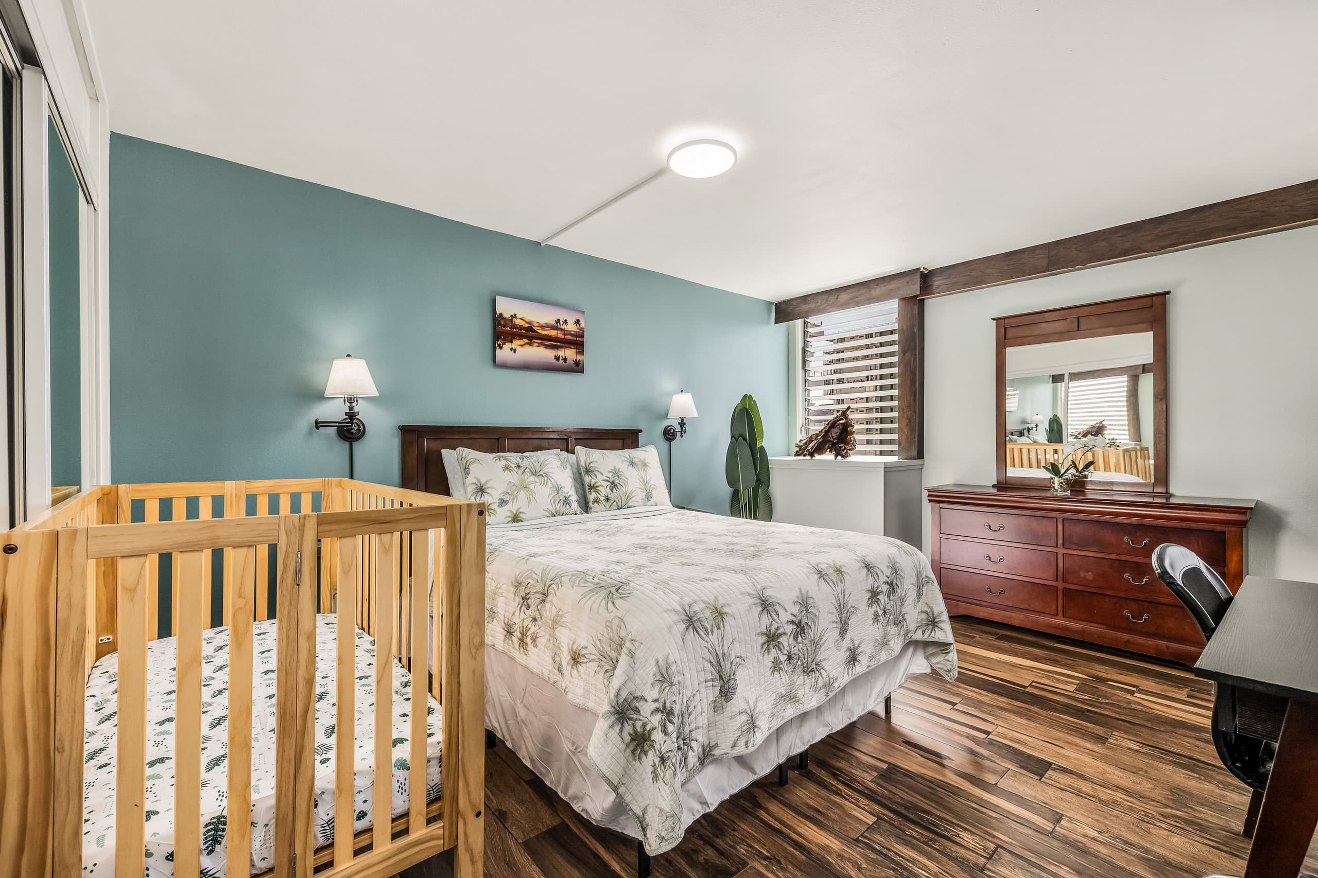 Condo in Honolulu · ★4.75 · 2 bedrooms · 4 beds · 2 private baths - Image 28