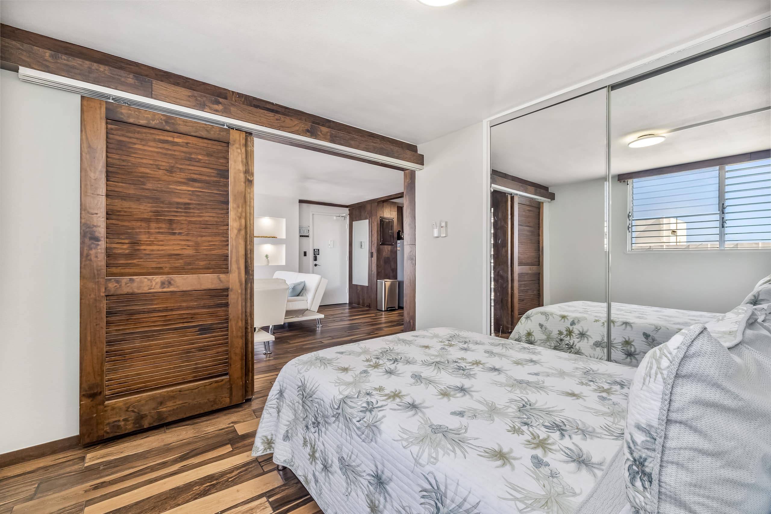 Condo in Honolulu · ★4.75 · 2 bedrooms · 4 beds · 2 private baths - Image 15