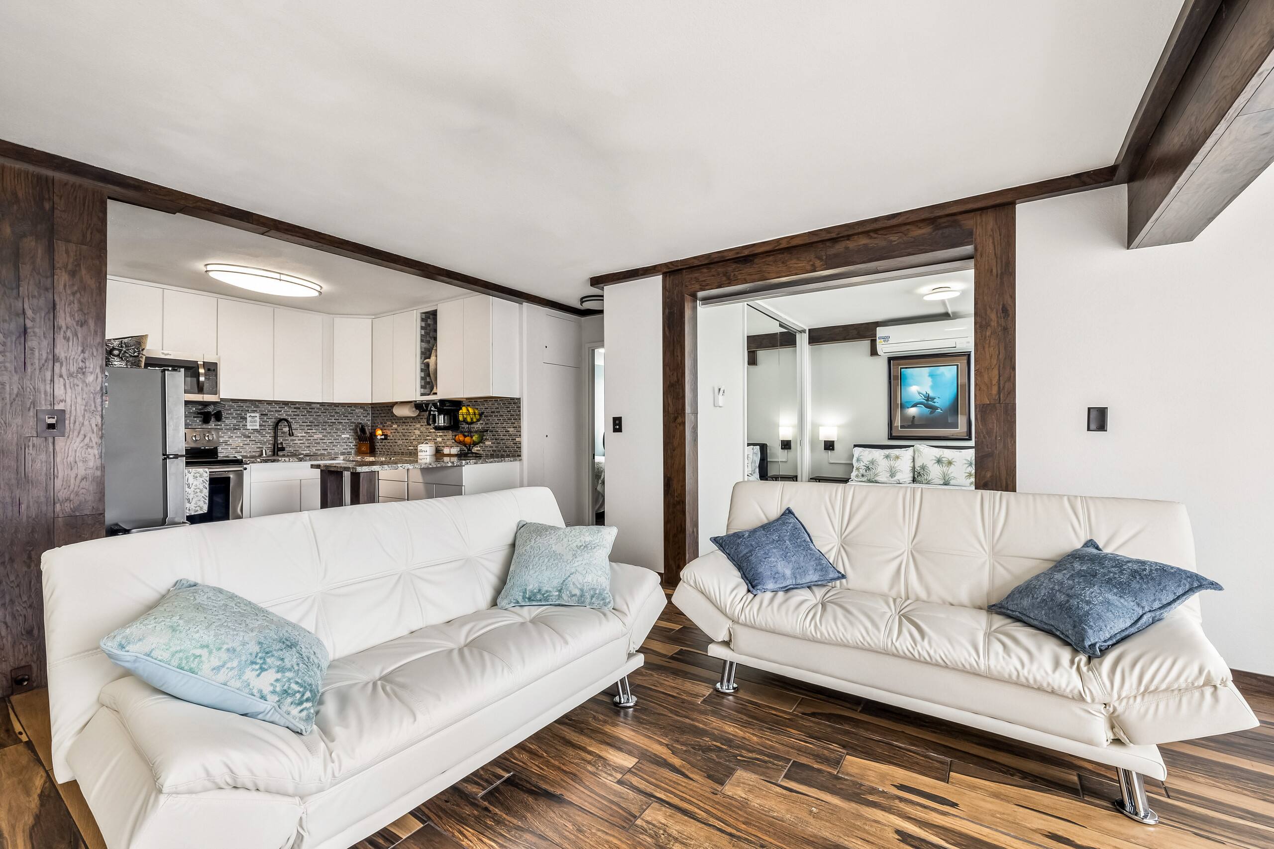 Condo in Honolulu · ★4.75 · 2 bedrooms · 4 beds · 2 private baths - Image 25