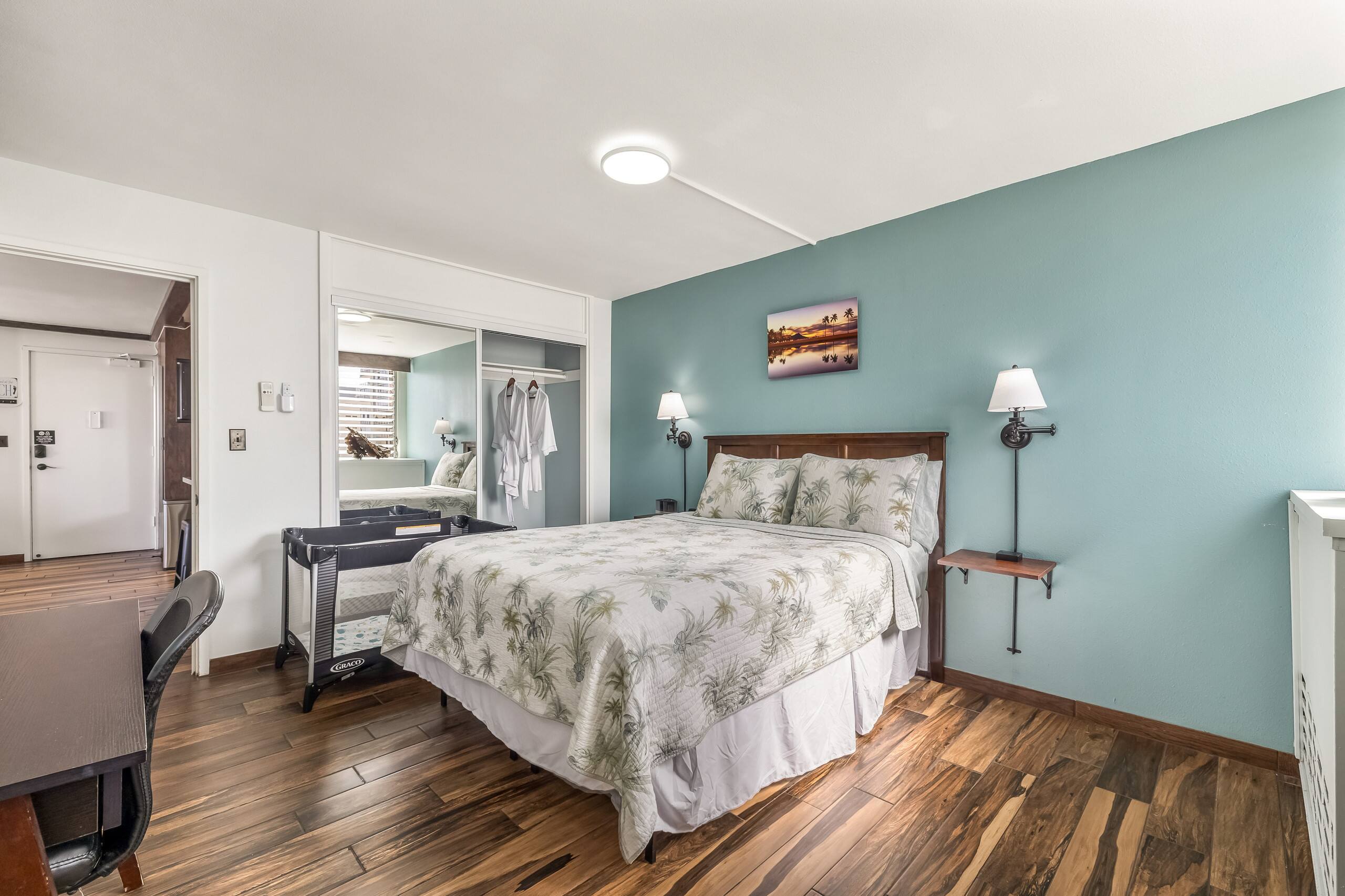 Condo in Honolulu · ★4.75 · 2 bedrooms · 4 beds · 2 private baths - Image 30