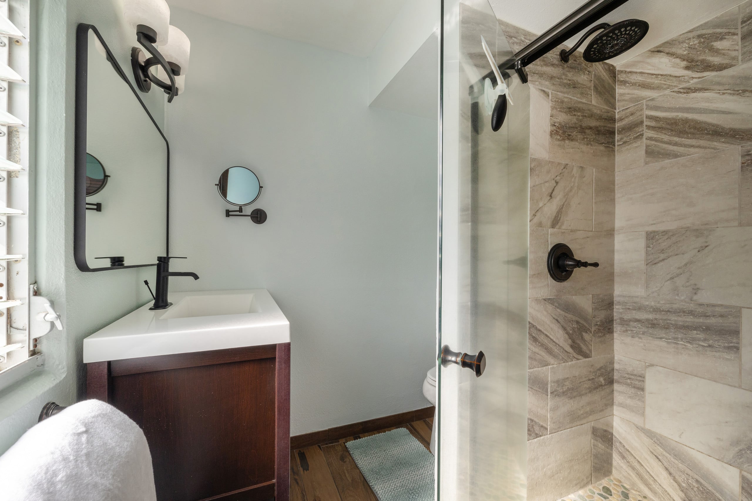 Condo in Honolulu · ★4.75 · 2 bedrooms · 4 beds · 2 private baths - Image 19