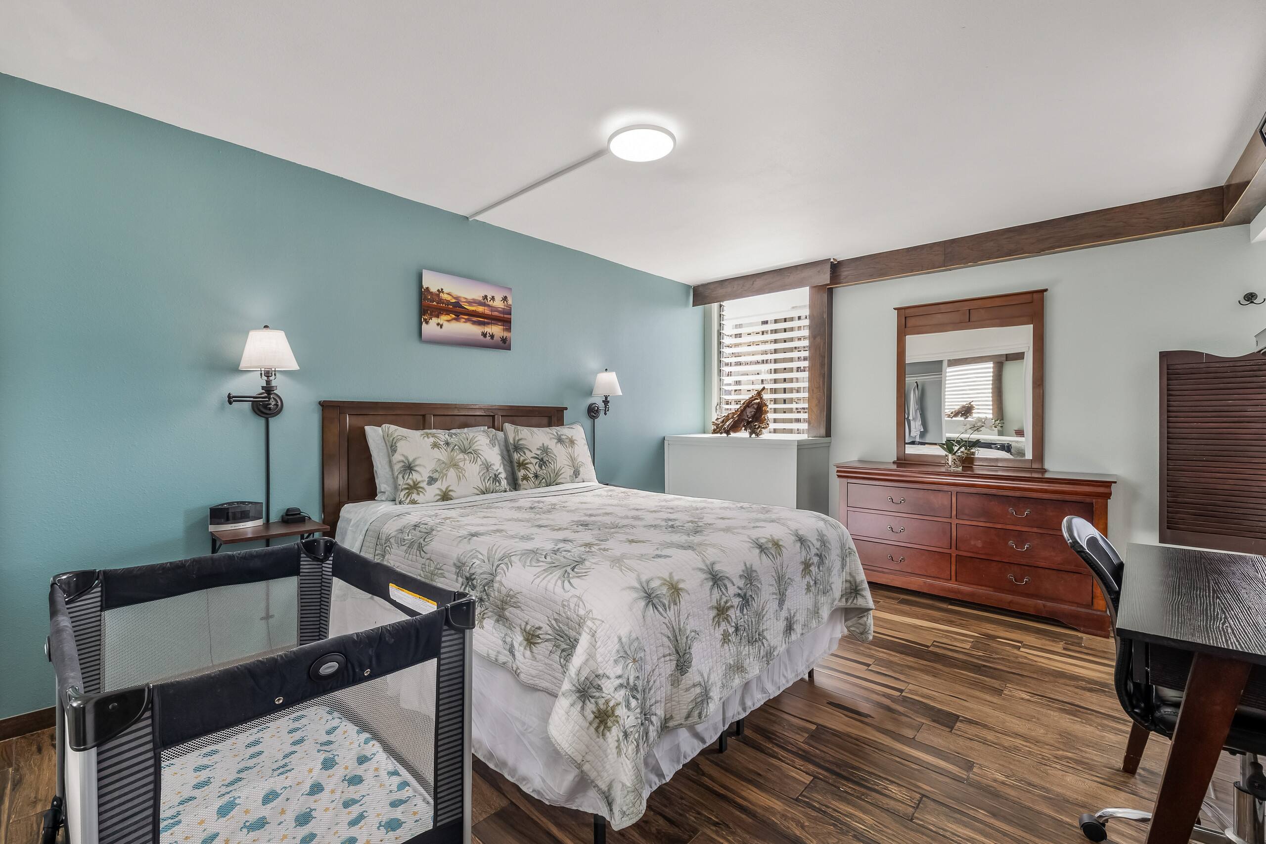 Condo in Honolulu · ★4.75 · 2 bedrooms · 4 beds · 2 private baths - Image 29