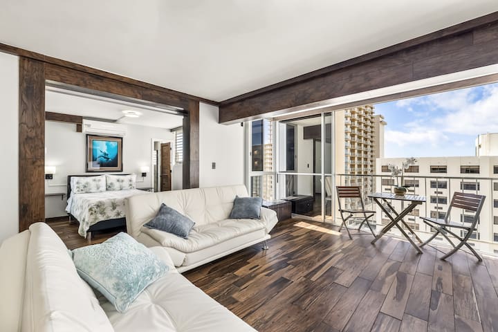 1/2 block to Beach OCEANVIEW in all rooms 1carport