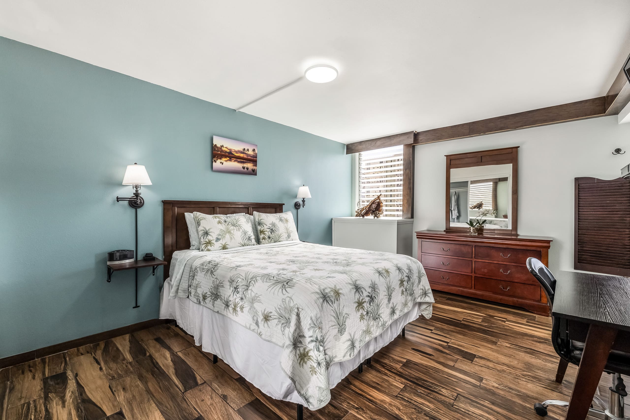 Condo in Honolulu · ★4.75 · 2 bedrooms · 4 beds · 2 private baths - Image 12