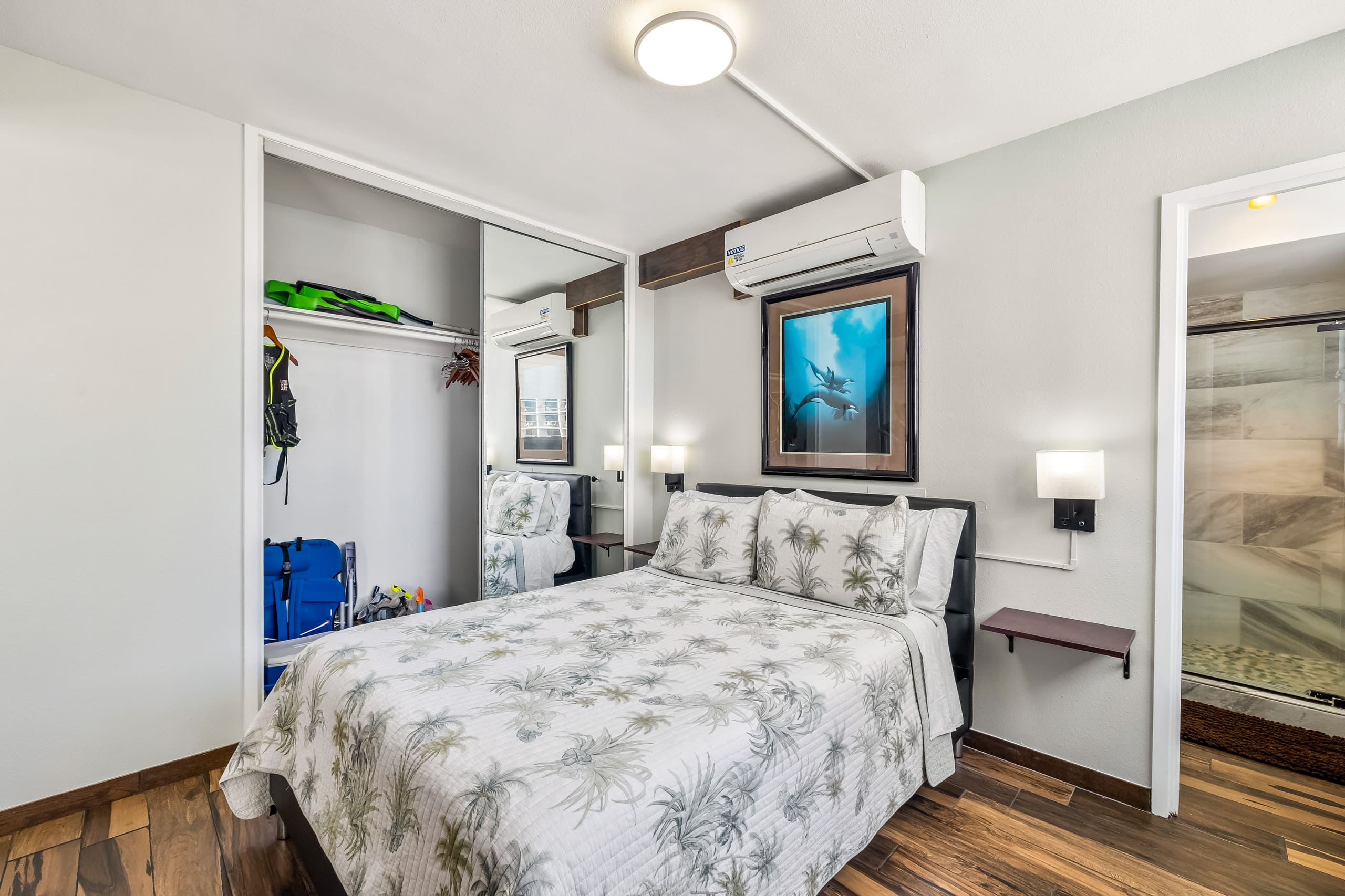 Condo in Honolulu · ★4.75 · 2 bedrooms · 4 beds · 2 private baths - Image 17
