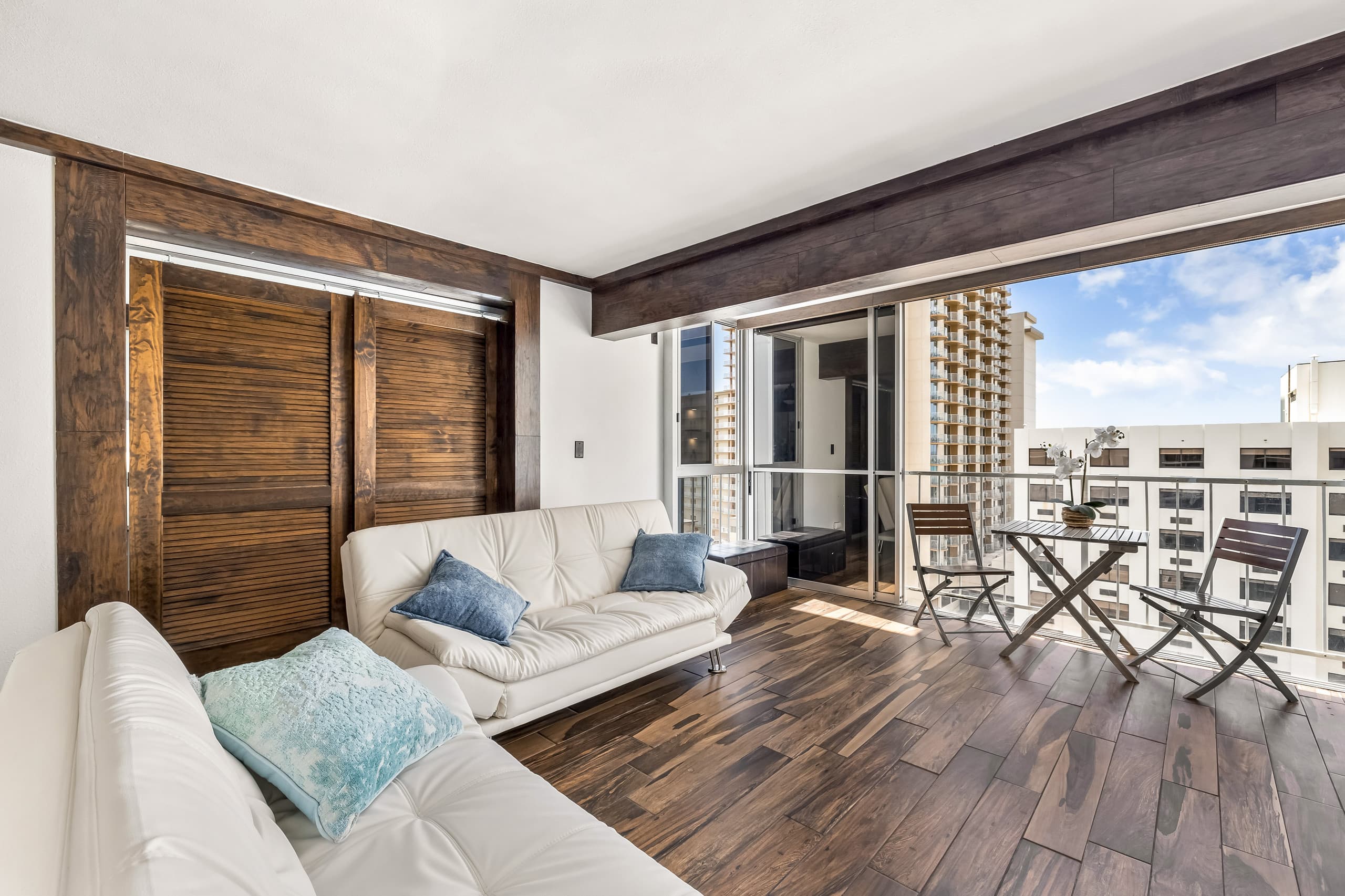 Condo in Honolulu · ★4.75 · 2 bedrooms · 4 beds · 2 private baths - Image 7