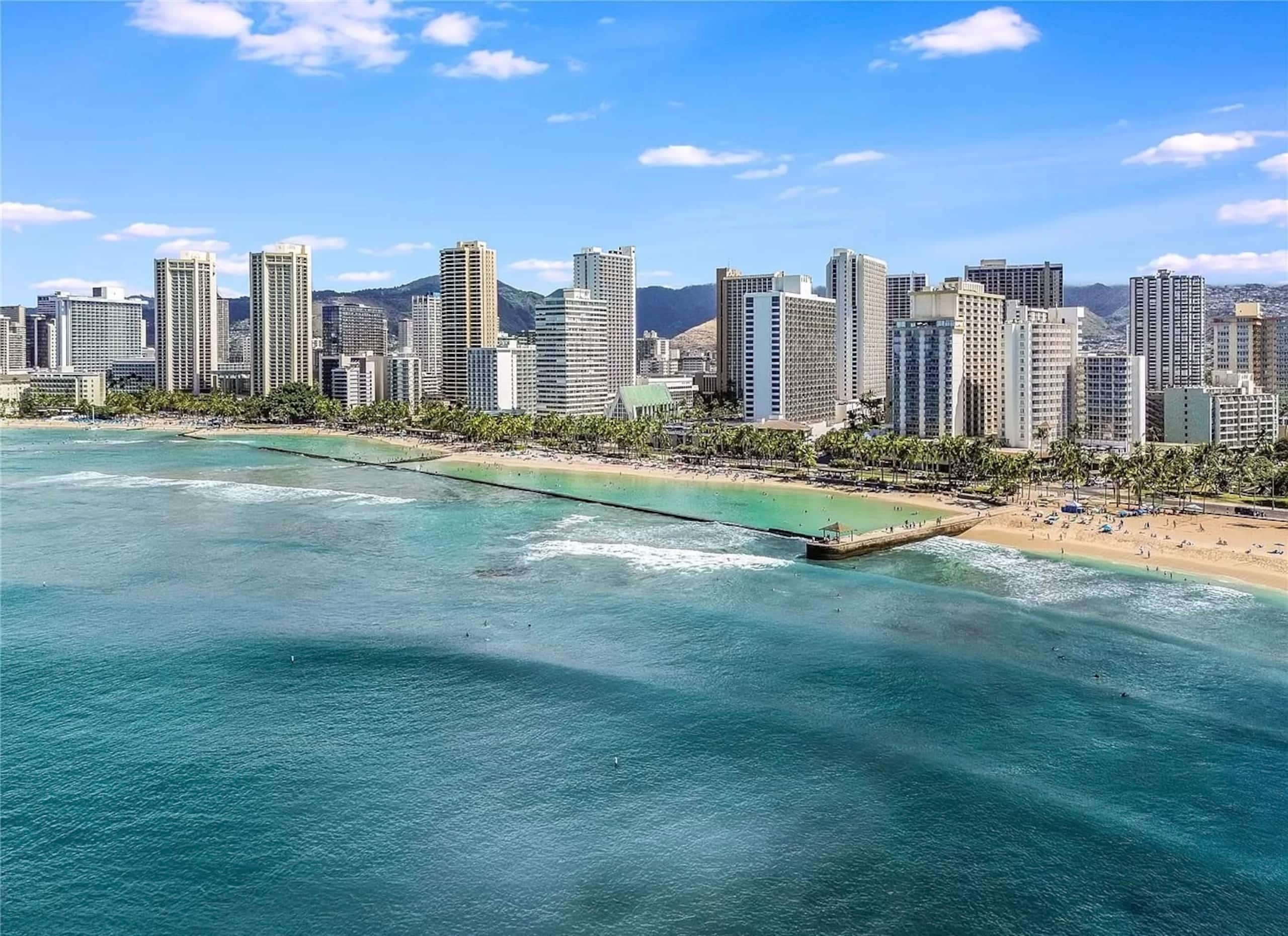 Condo in Honolulu · ★4.75 · 2 bedrooms · 4 beds · 2 private baths - Image 22