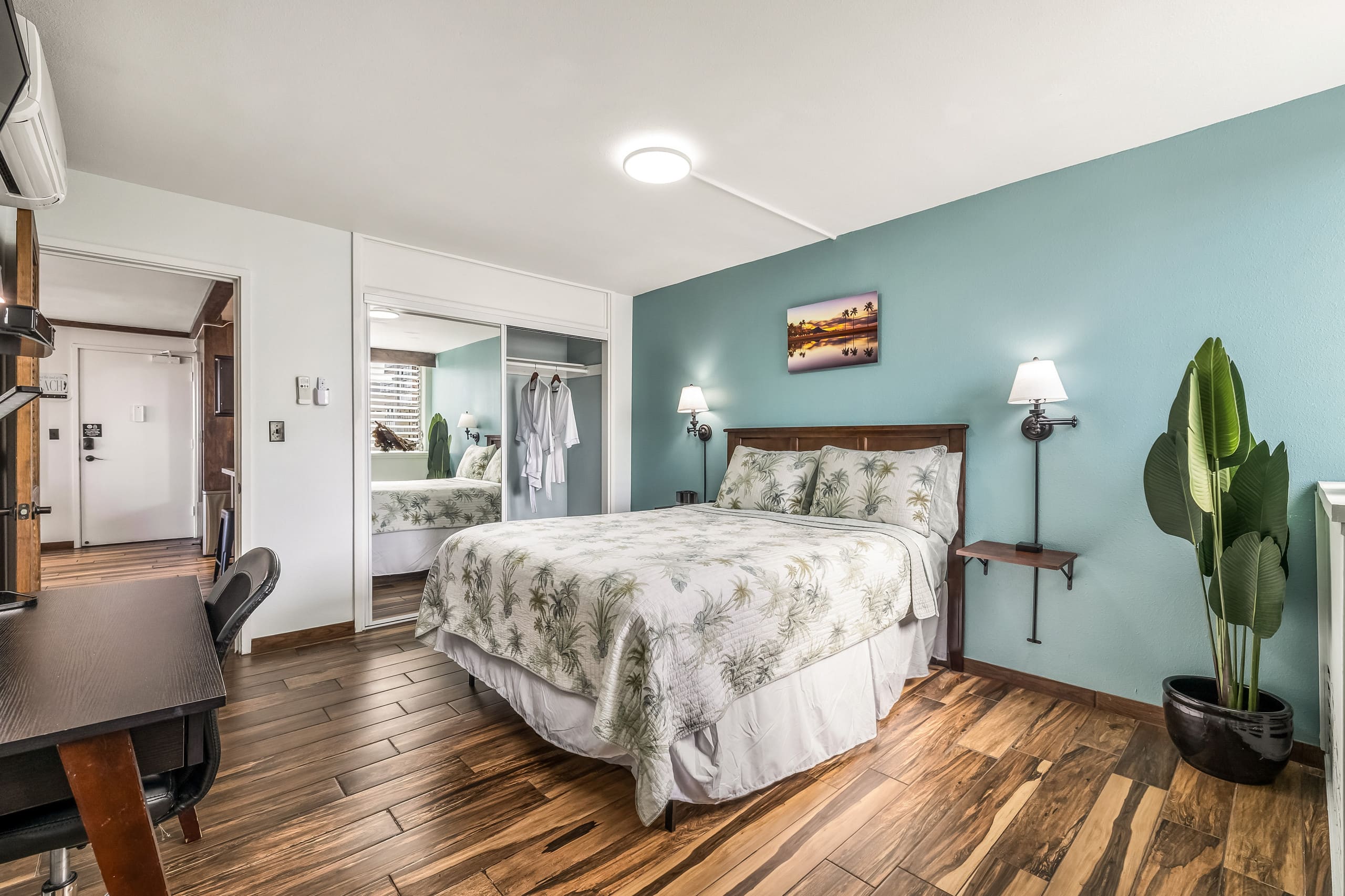Condo in Honolulu · ★4.75 · 2 bedrooms · 4 beds · 2 private baths - Image 1