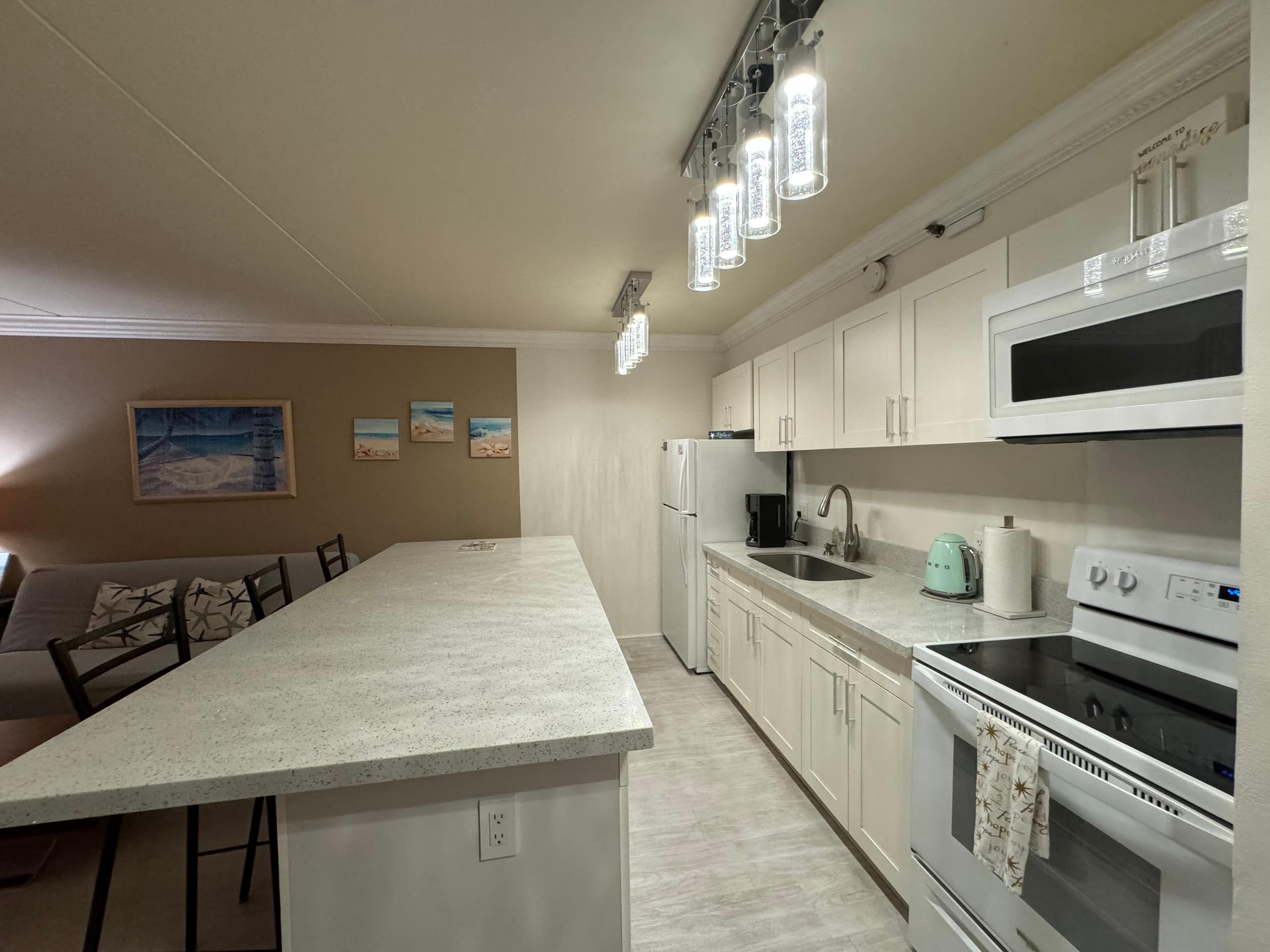 Condo in Honolulu · ★4.56 · 1 bedroom · 3 beds · 1 private bath - Image 5