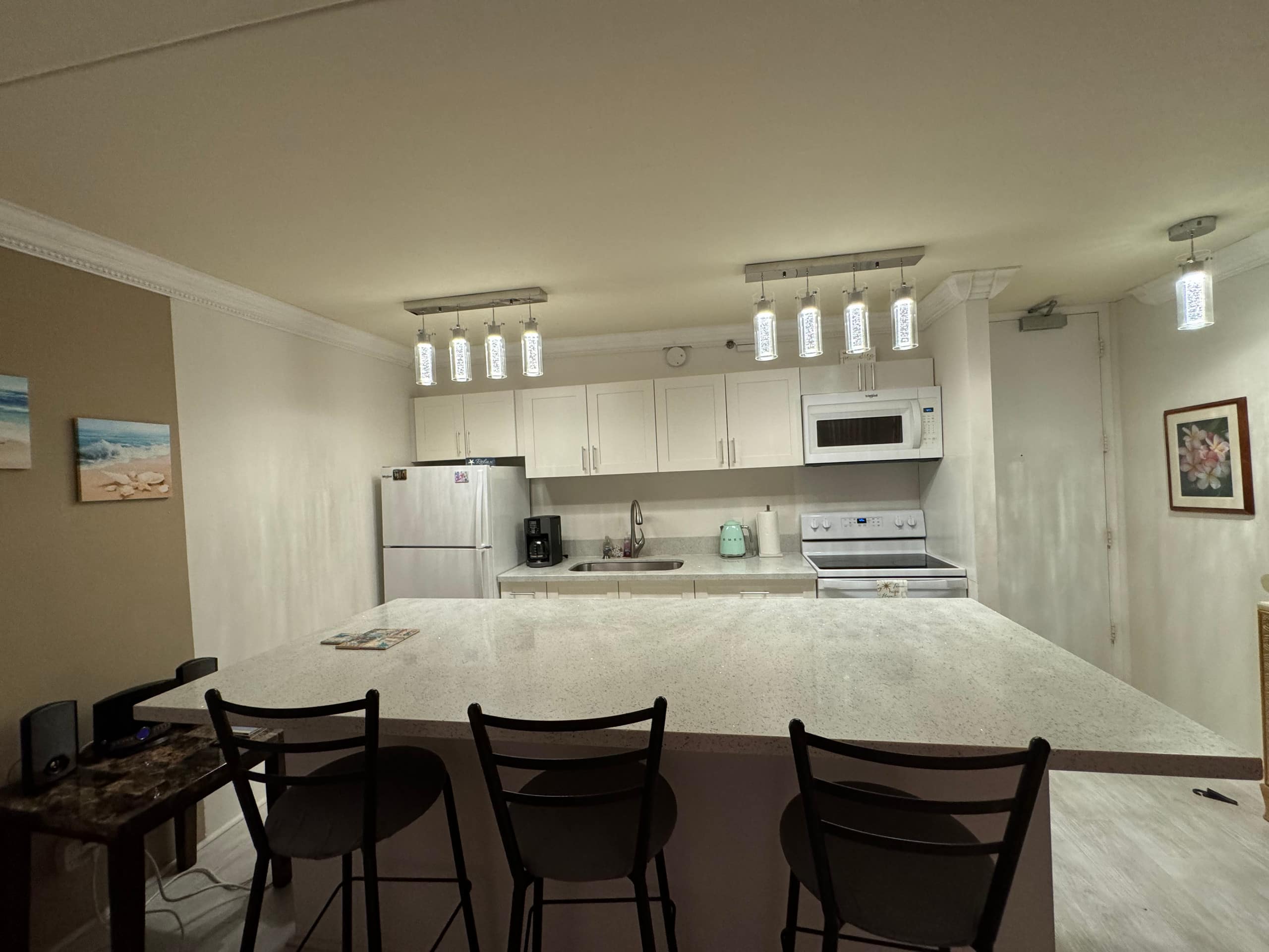 Condo in Honolulu · ★4.56 · 1 bedroom · 3 beds · 1 private bath - Image 2