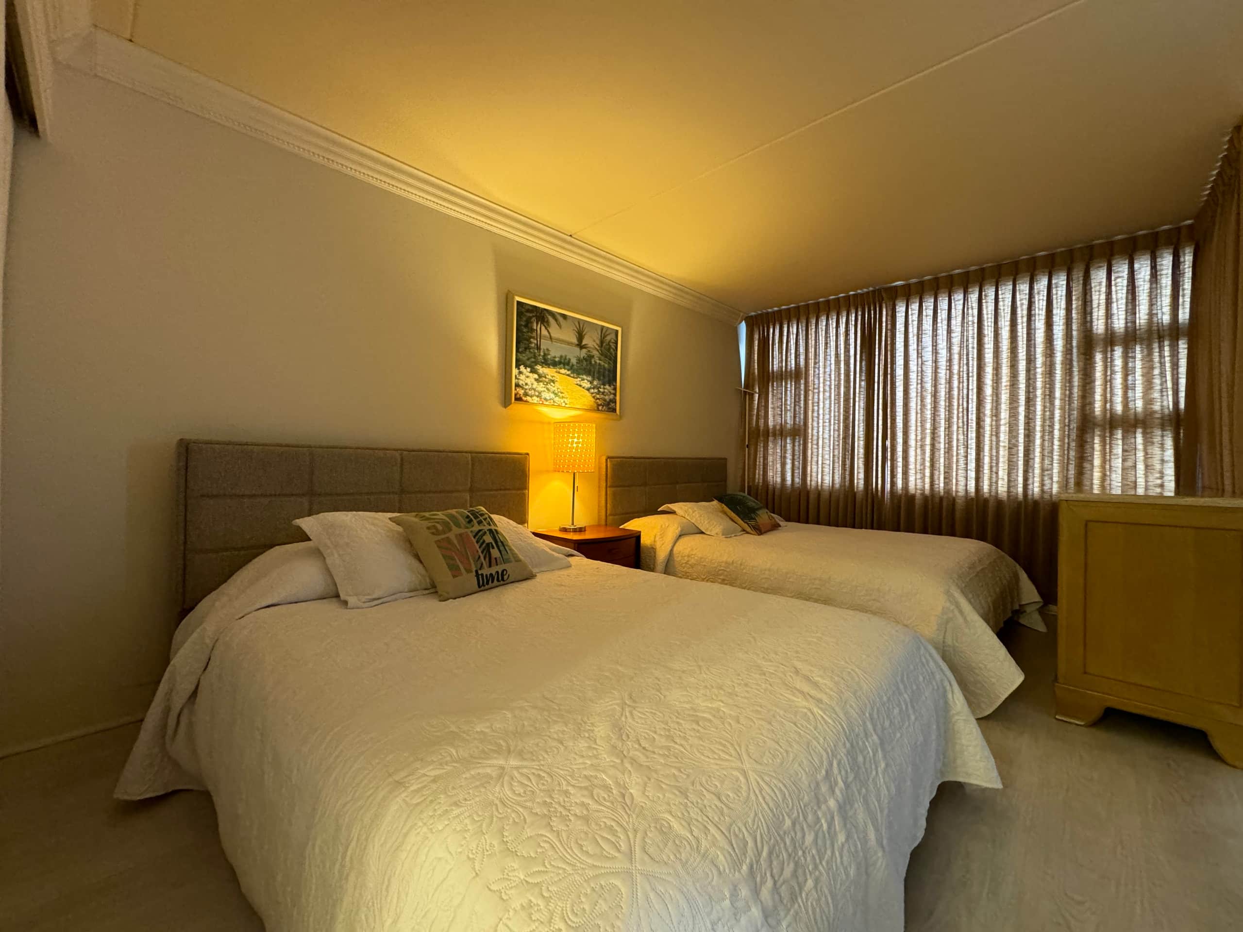 Condo in Honolulu · ★4.56 · 1 bedroom · 3 beds · 1 private bath - Image 8