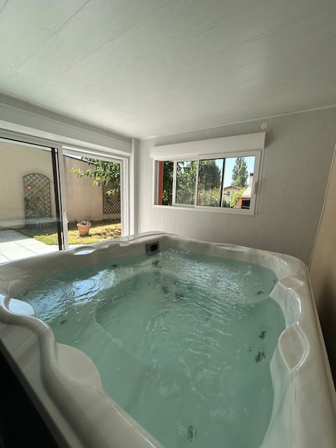 "Ladybird Cottage"*Sauna*Jacuzzi*Quiet