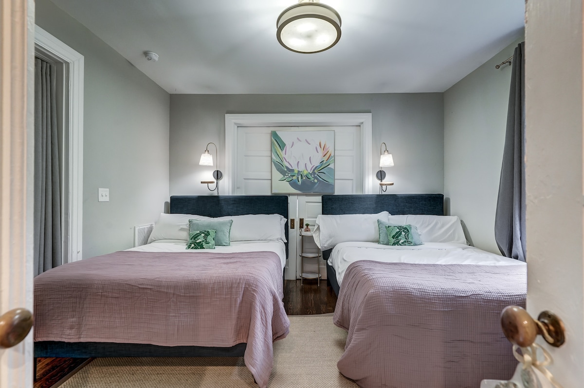 1st floor bedroom with (2) Queen beds with Casper mattresses 