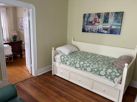 Successful Airbnb property: Boston 3 Room Apt 5 Min Walk to Train & Beach in Revere