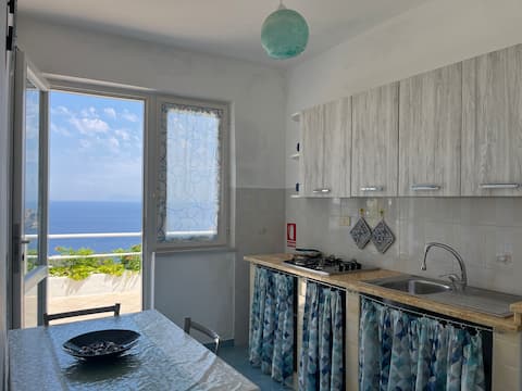 Top Airbnb: CASA FEOLA - the tulip in Ponza