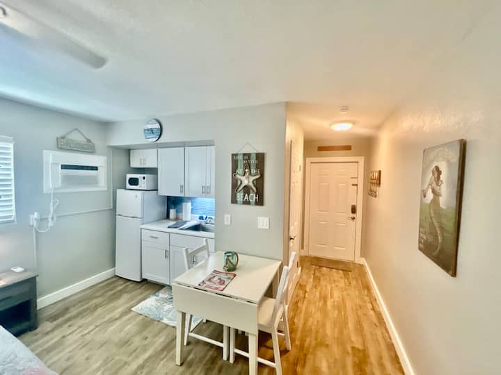 #6 Clearwater Beach Large Efficiency-porpoise Inn - Clearwater Beach, FL