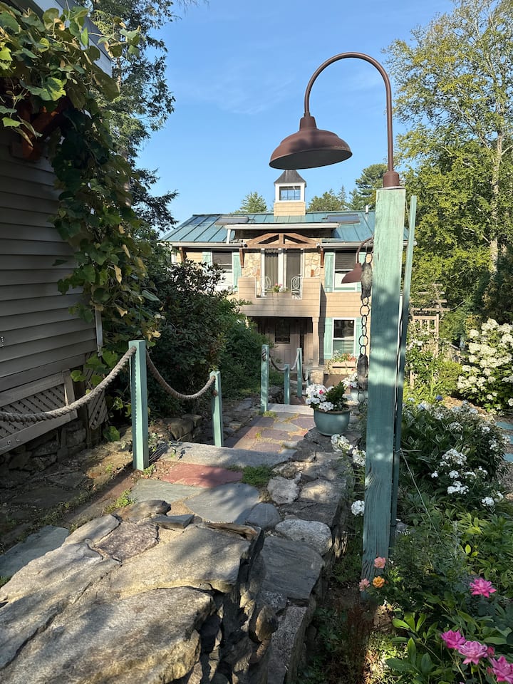 The Heron's Nest- Lake front getaway