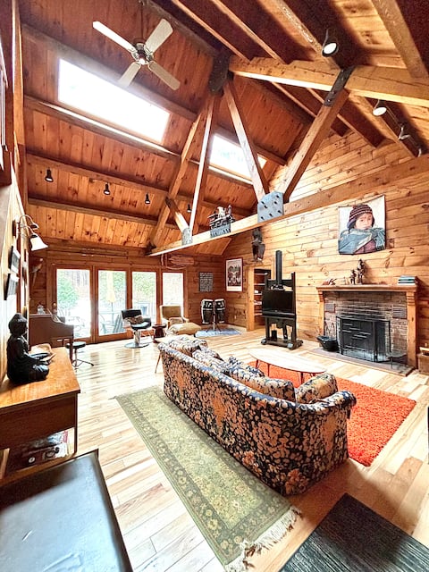 Log Cabin - playroom, fireplace, skiing - $0 fees