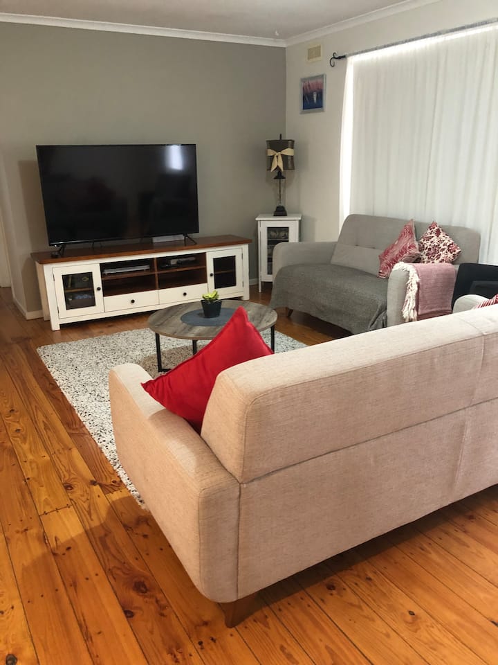 "Manora House"  Sunbury      20 Mins/airport - Sunbury