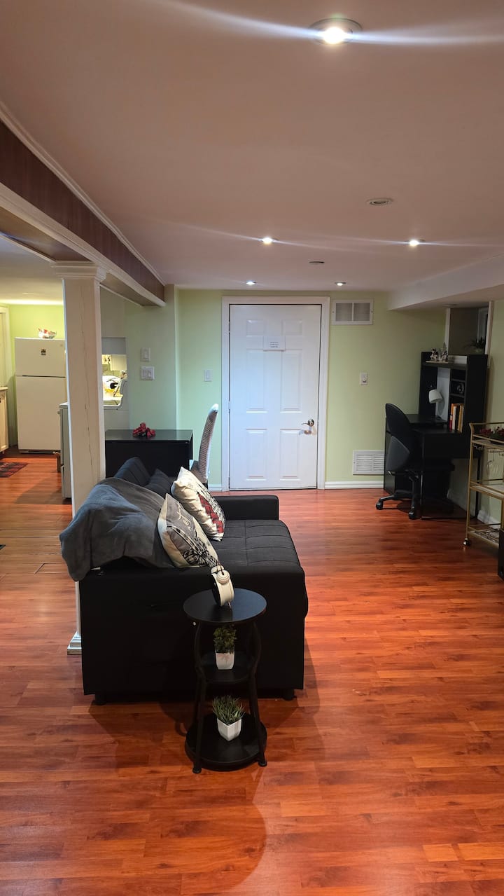 Beautiful-cozy Place In North York - Toronto