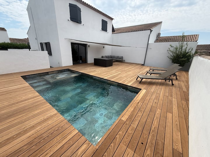 Aigues-mortes: Villa Climatisée Avec Piscine - Aigues-Mortes