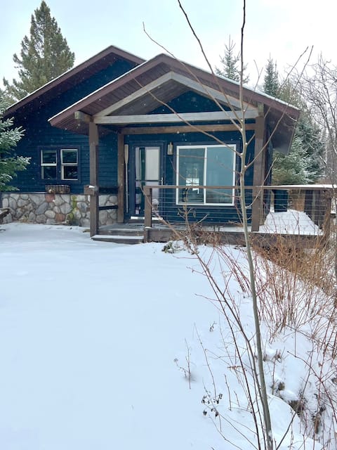 on Lake Superior-PortsideCottage-Charming Hideaway