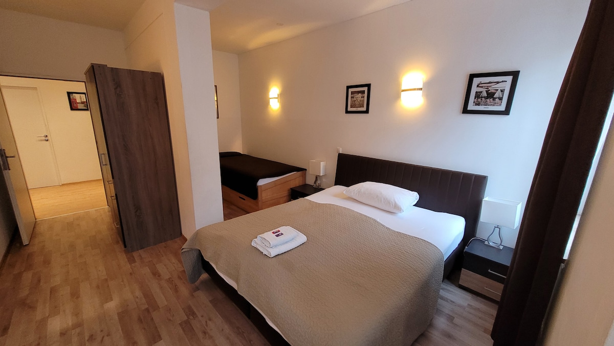 Quiet apartment near the central station