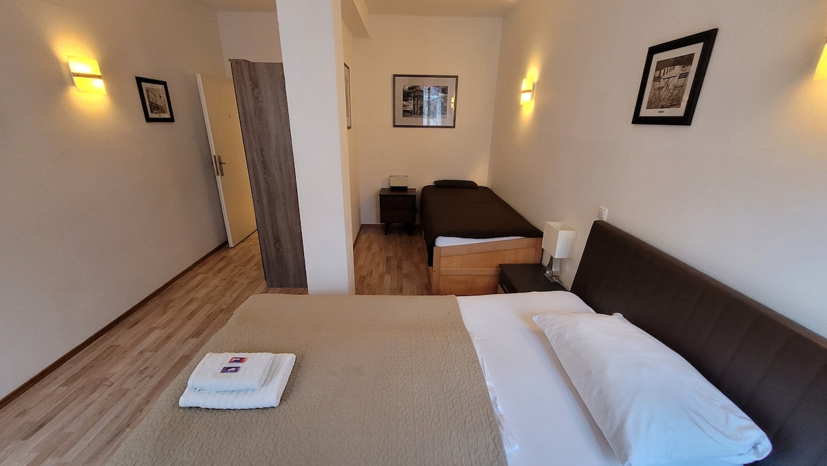 Quiet apartment near the central station