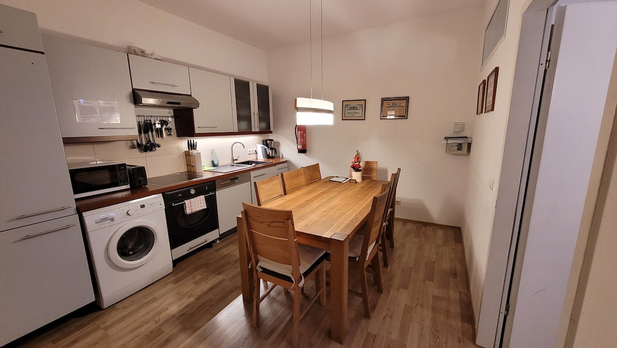 Quiet apartment near the central station