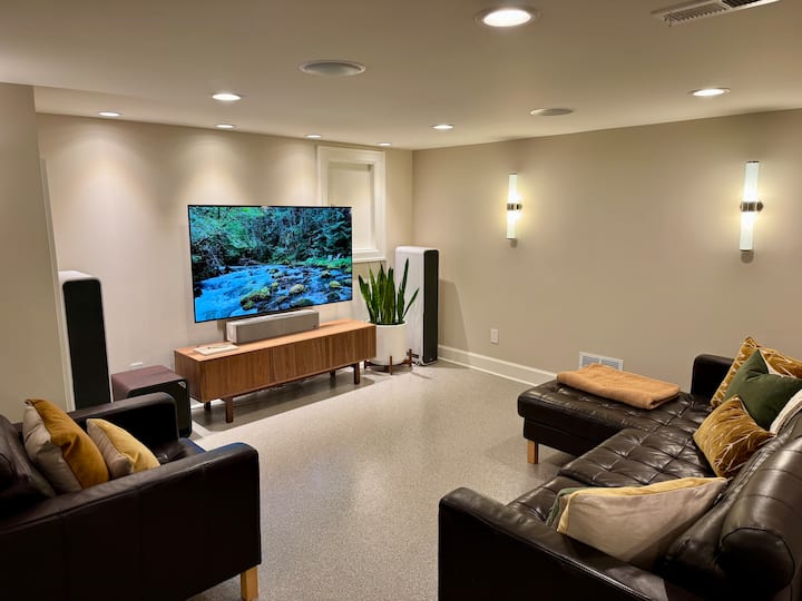Newly Remodeled Studio W/ 2 King Beds By The Bluff - ポートランド, OR