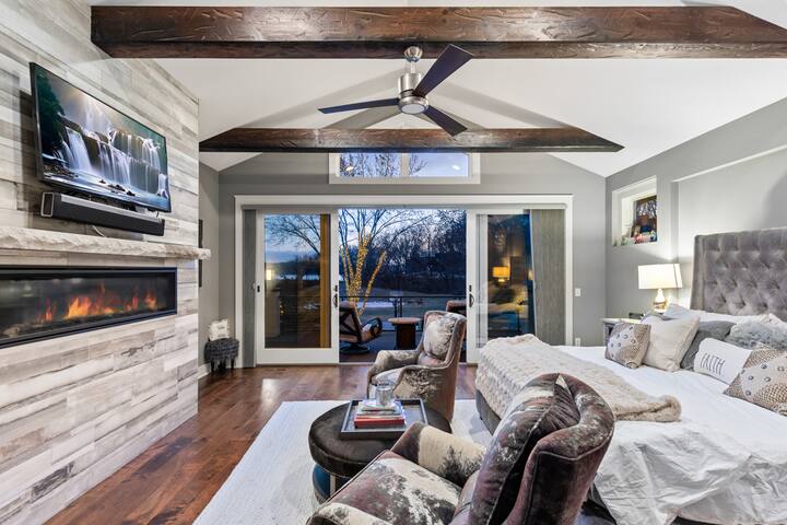 Private Grand Lodge with pool, lake & pickleball gallery image 5