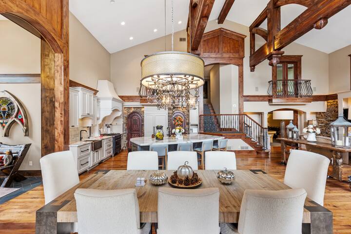 Private Grand Lodge with pool, lake & pickleball gallery image 4