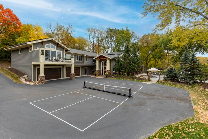 Private Grand Lodge with pool, lake & pickleball gallery image 3