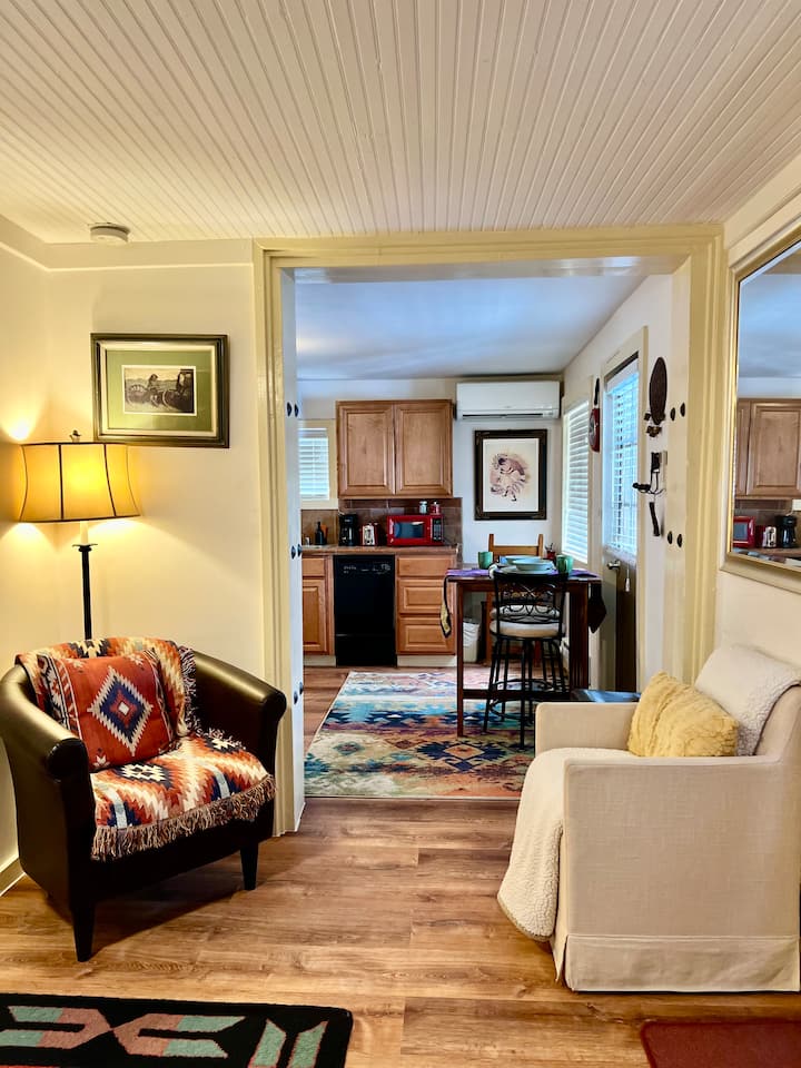 Cozy Downtown Magical Cottage Great Location! - Santa Fe, NM