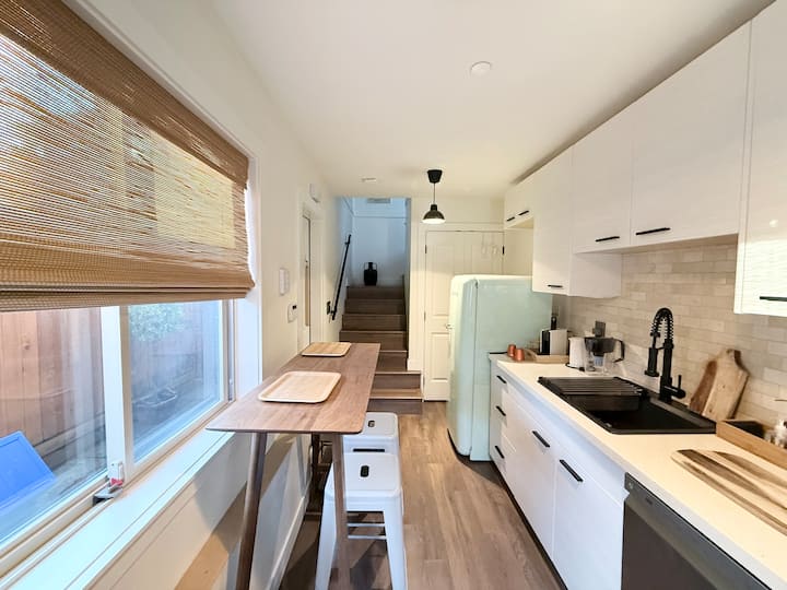 Minimàle。12.9 Week Min · August Opening - Vancouver