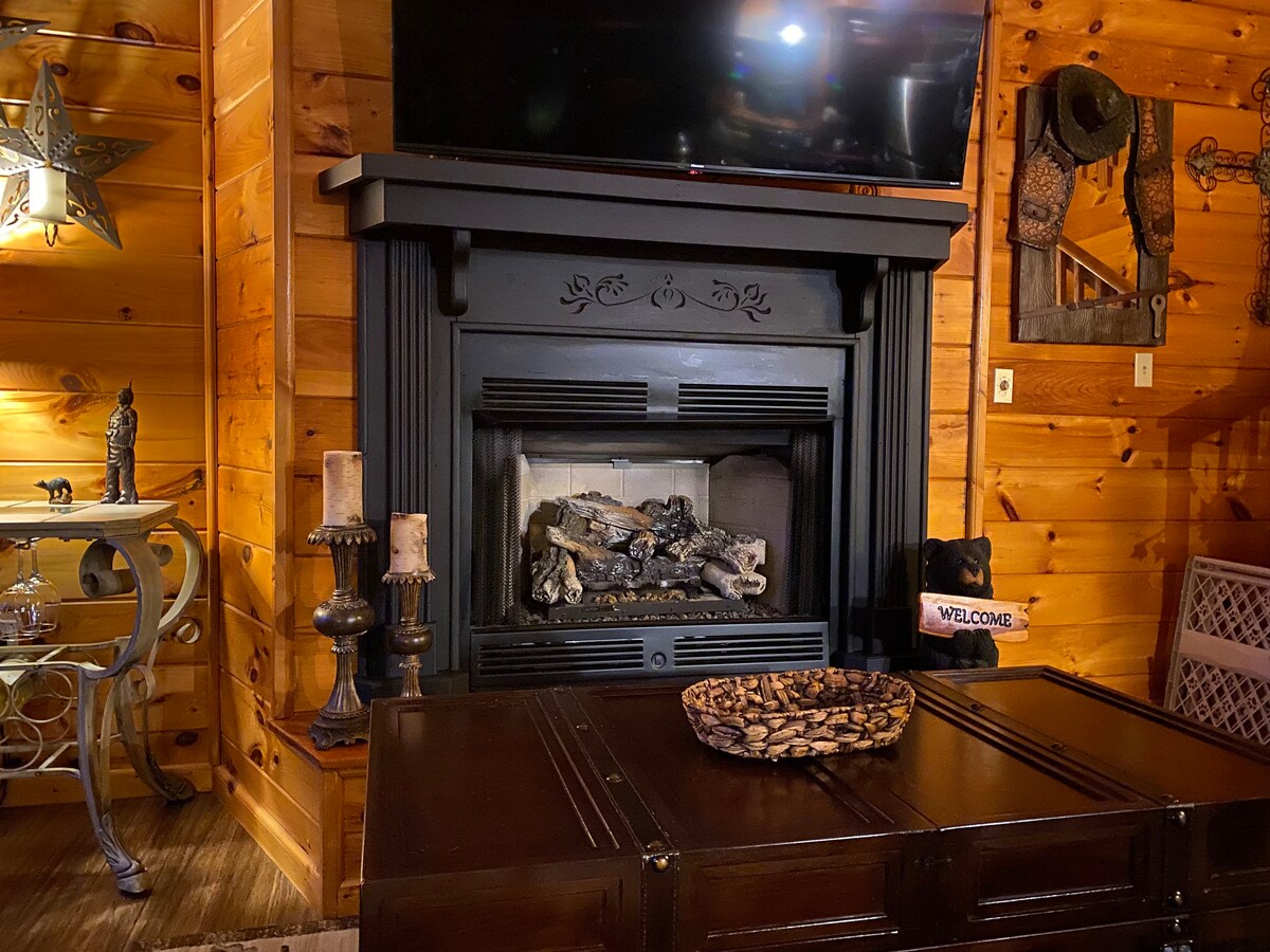 Top Airbnb: Sweet Serenity- Luxurious Secluded Couples Retreat in Pittman Center
