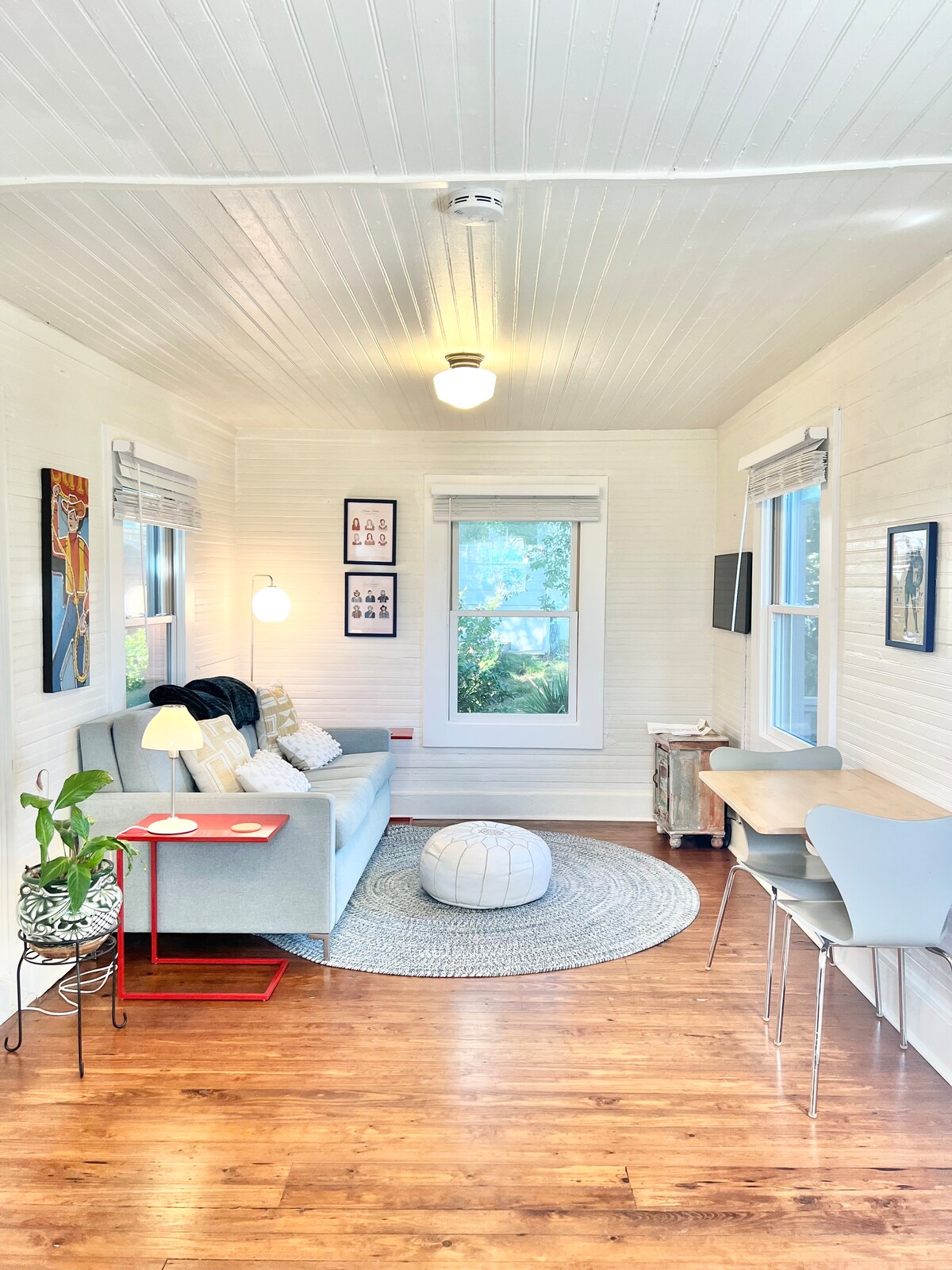 The Urban Cottage — Guesthouse Near Downtown