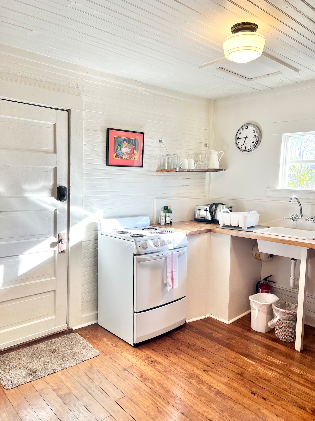 The Urban Cottage — Guesthouse Near Downtown