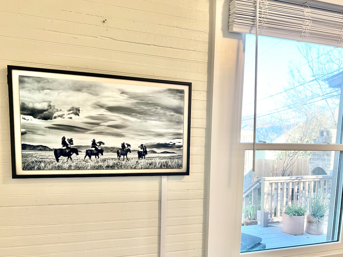 The Urban Cottage — Guesthouse Near Downtown