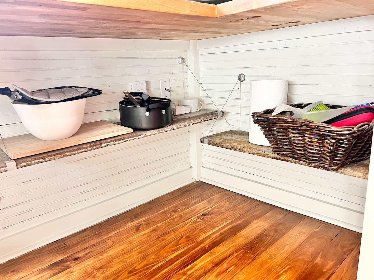 The Urban Cottage — Guesthouse Near Downtown