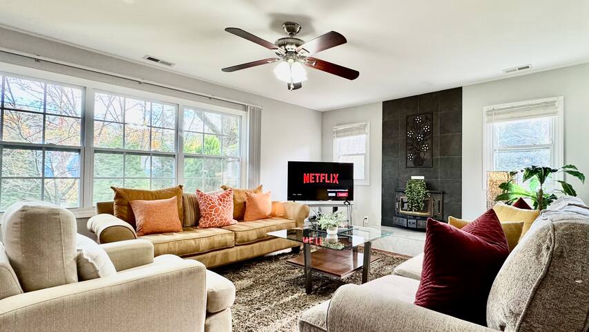 Location : 2 mi to downtown & Biltmore Estate