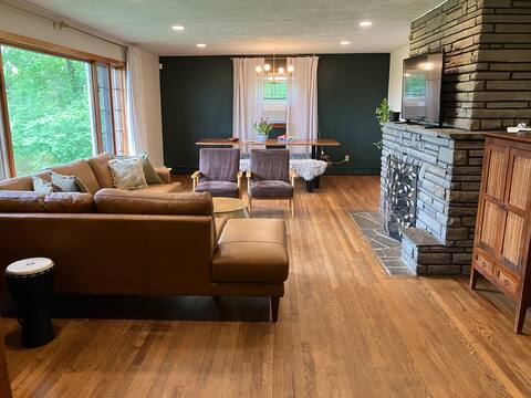 Walk to stadium! Prime location 3BR, 2BA, 7 beds.