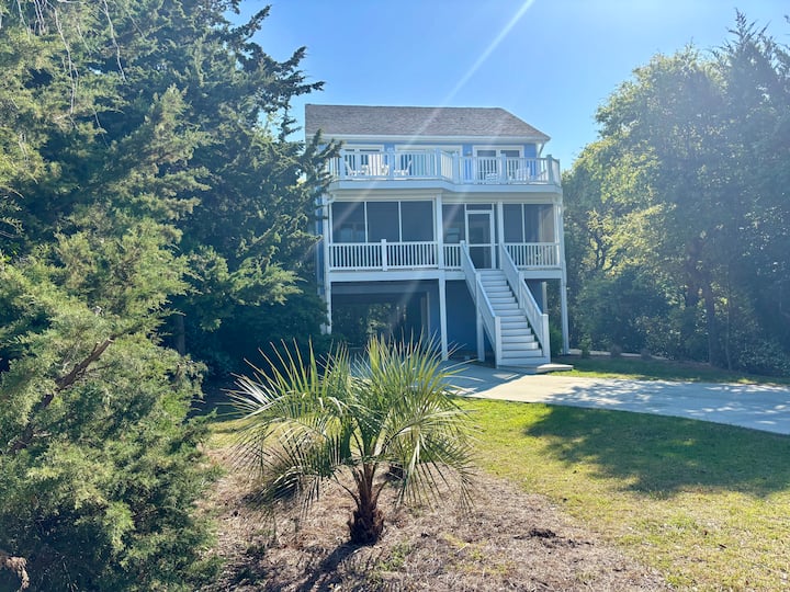 Steps From The Beach, Sleeps 8, Sunny And Clean! - Emerald Isle, NC