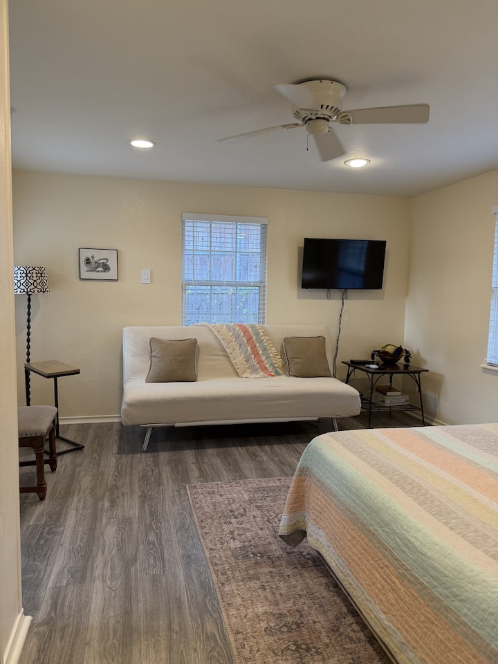 Private White Rock Lake Cottage - Dallas, TX